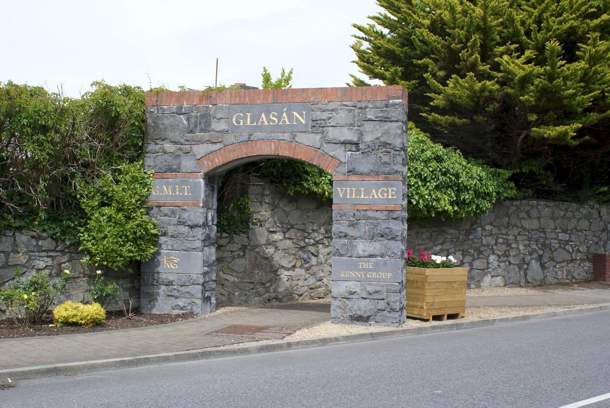 Glasan Holiday Village Galway Exterior photo