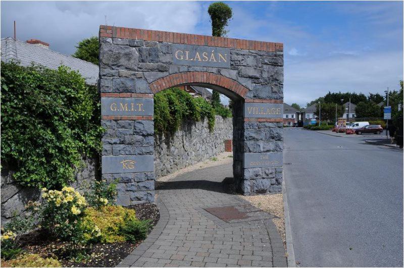 Glasan Holiday Village Galway Exterior photo